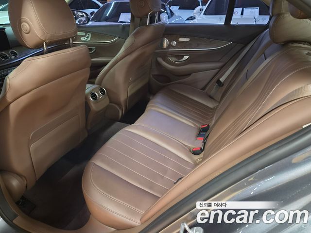 Mercedes-Benz E-Class 2018 — photo 6