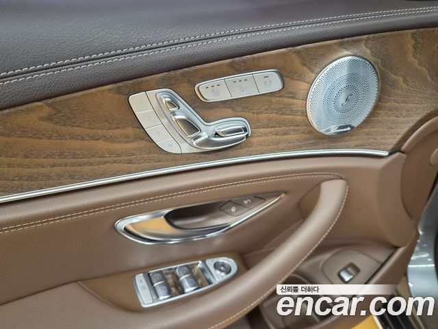 Mercedes-Benz E-Class 2018 — photo 8