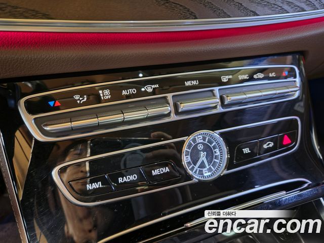 Mercedes-Benz E-Class 2018 — photo 12