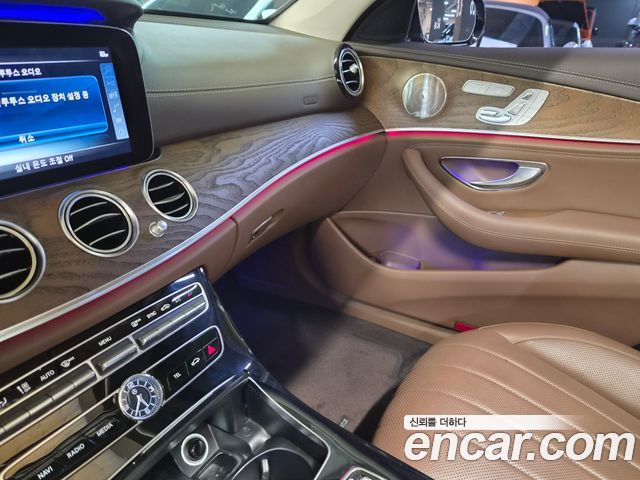 Mercedes-Benz E-Class 2018 — photo 15