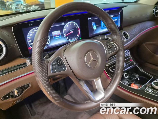 Mercedes-Benz E-Class 2018 — photo 18