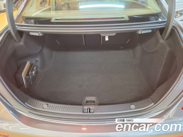 Mercedes-Benz E-Class 2018 — photo 19