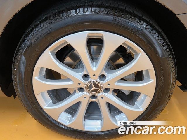 Mercedes-Benz E-Class 2018 — photo 20