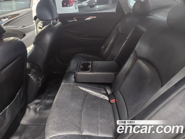 Hyundai Sonata 2010 — photo 12