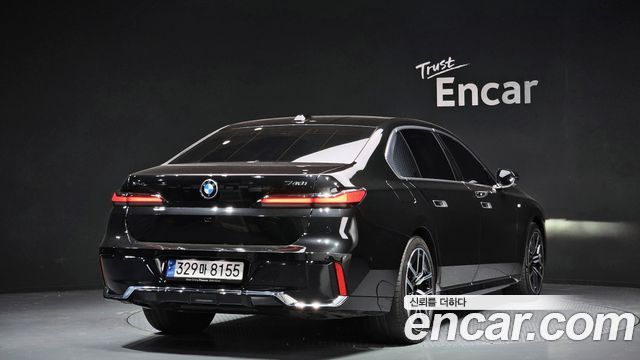 BMW 7-Series 2024 — photo 2