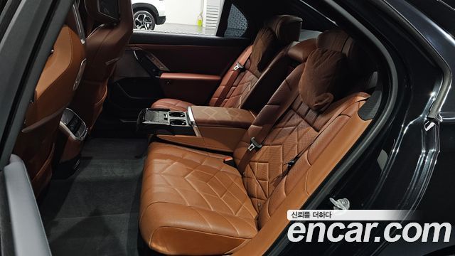 BMW 7-Series 2024 — photo 17