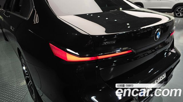 BMW 7-Series 2024 — photo 9