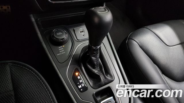 Jeep Cherokee 2019 — photo 12
