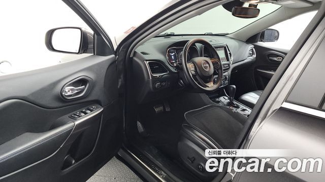 Jeep Cherokee 2019 — photo 13
