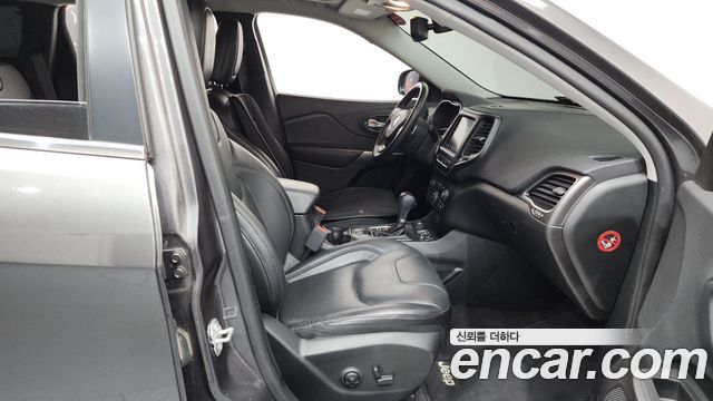 Jeep Cherokee 2019 — photo 17