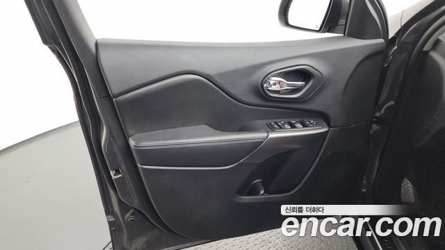 Jeep Cherokee 2019 — photo 14