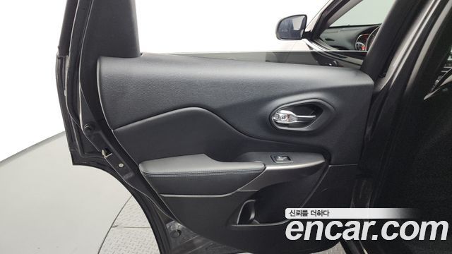 Jeep Cherokee 2019 — photo 15