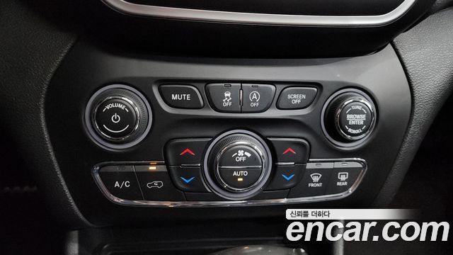 Jeep Cherokee 2019 — photo 30