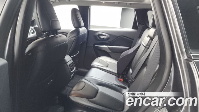 Jeep Cherokee 2019 — photo 33