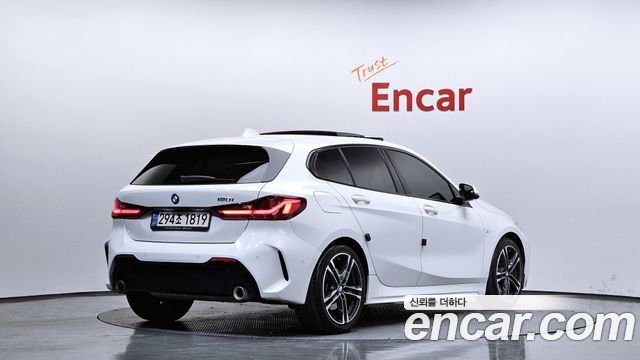 BMW 1-Series 2022 — photo 2