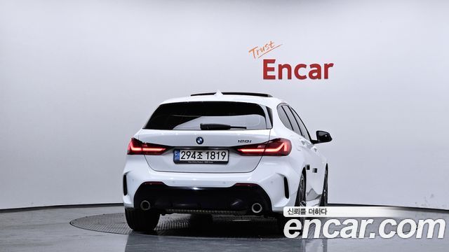 BMW 1-Series 2022 — photo 4