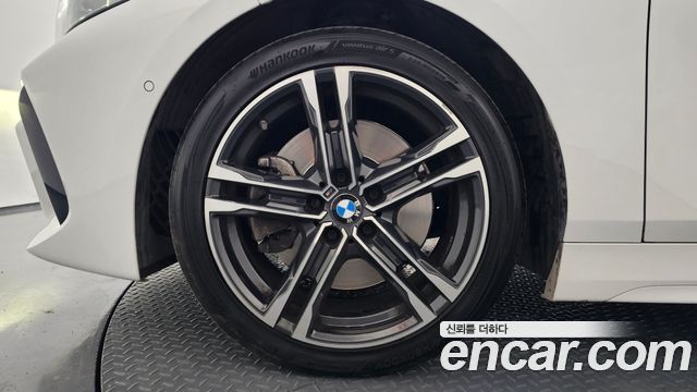 BMW 1-Series 2022 — photo 5