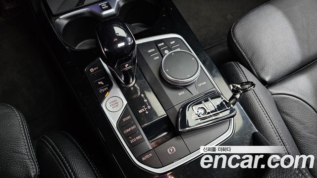 BMW 1-Series 2022 — photo 12