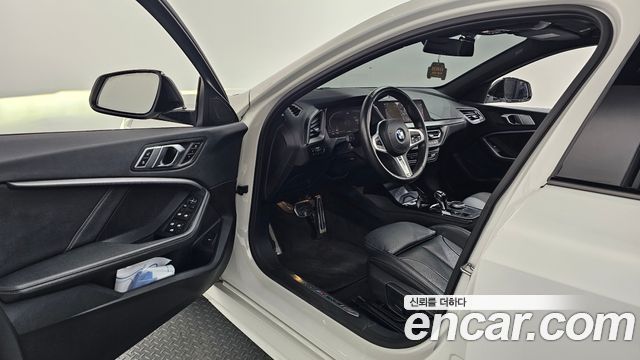 BMW 1-Series 2022 — photo 13