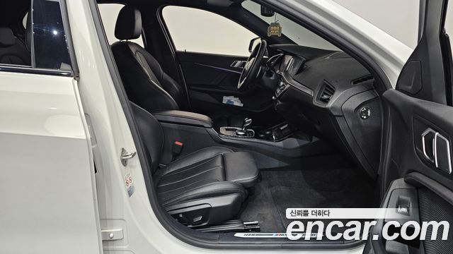 BMW 1-Series 2022 — photo 17