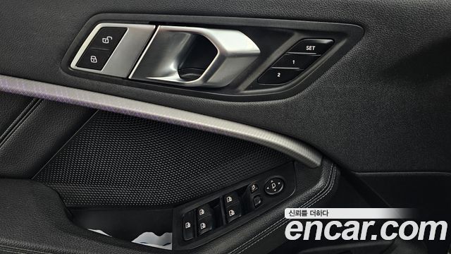 BMW 1-Series 2022 — photo 19