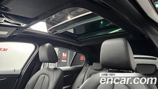 BMW 1-Series 2022 — photo 25