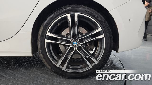 BMW 1-Series 2022 — photo 7