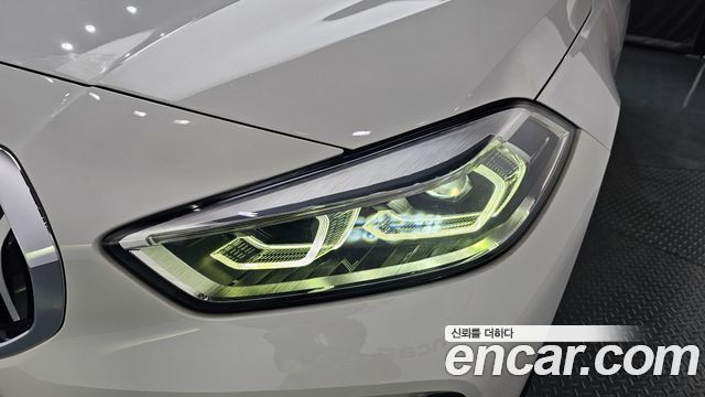 BMW 1-Series 2022 — photo 8