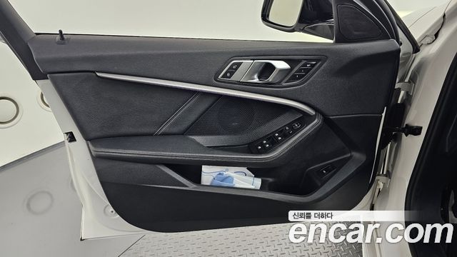 BMW 1-Series 2022 — photo 14
