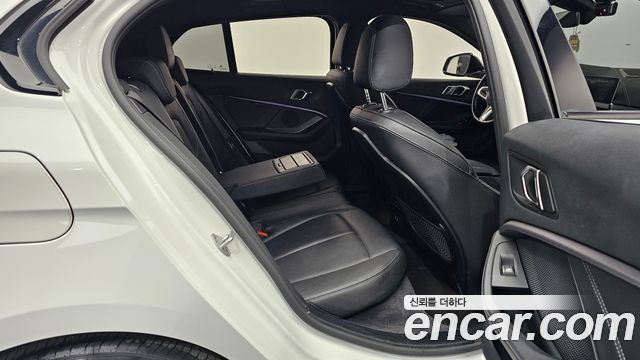 BMW 1-Series 2022 — photo 16