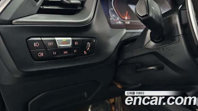 BMW 1-Series 2022 — photo 29