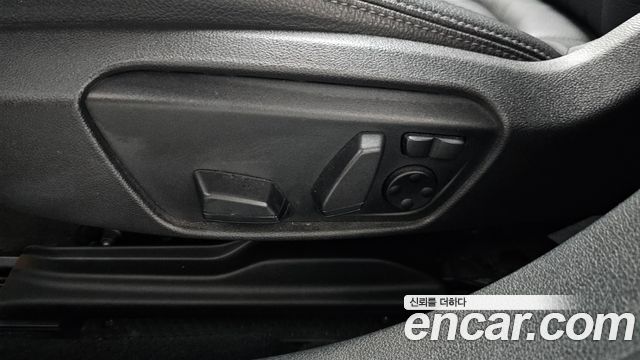 BMW 1-Series 2022 — photo 32