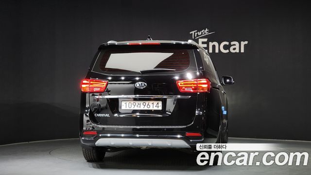 Kia Canival 2020 — photo 4