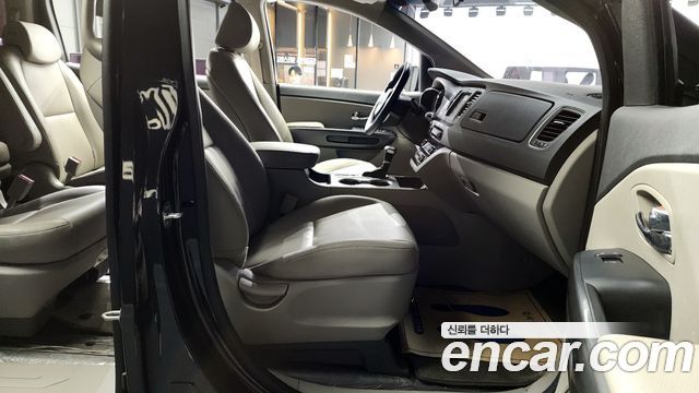 Kia Canival 2020 — photo 17