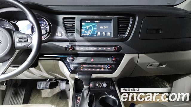 Kia Canival 2020 — photo 20