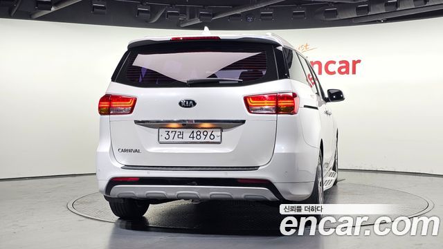 Kia Canival 2016 — photo 4