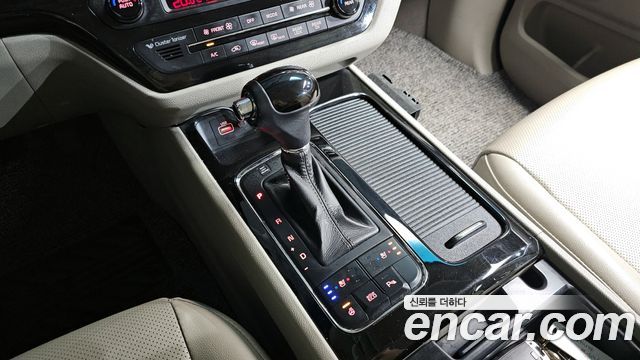 Kia Canival 2016 — photo 9