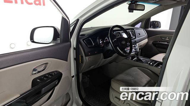 Kia Canival 2016 — photo 10