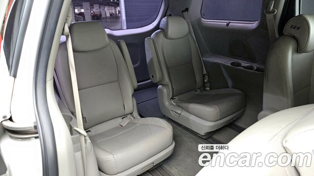 Kia Canival 2016 — photo 11