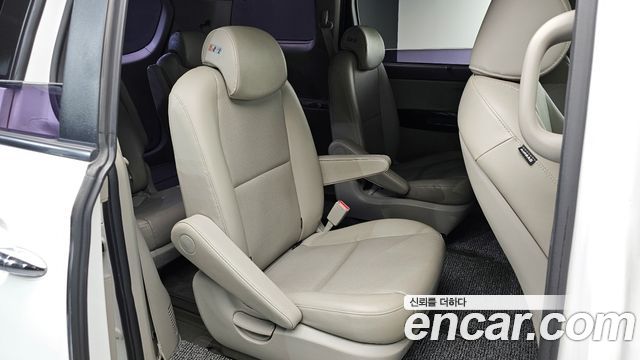 Kia Canival 2016 — photo 12