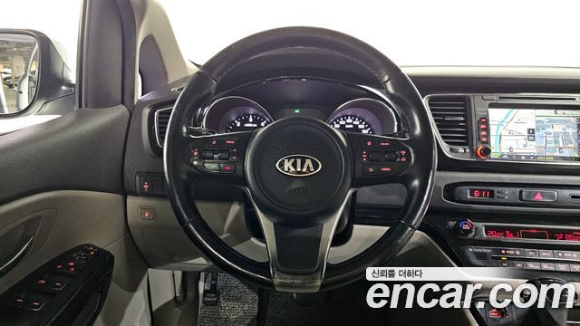 Kia Canival 2016 — photo 13