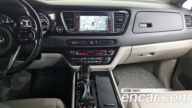 Kia Canival 2016 — photo 14