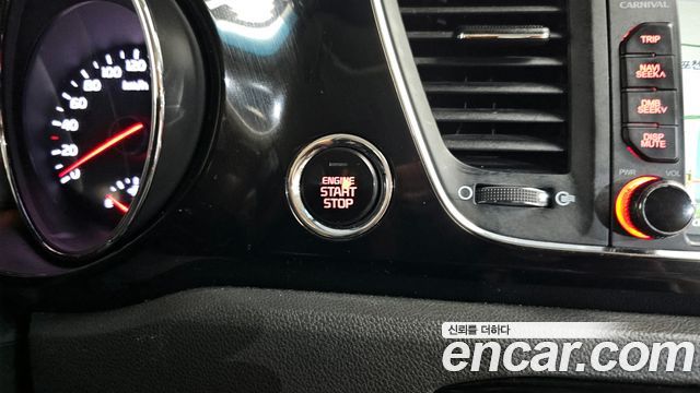 Kia Canival 2016 — photo 19