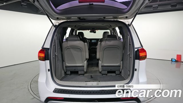 Kia Canival 2016 — photo 20