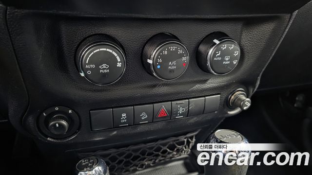 Jeep Wrangler 2013 — photo 18