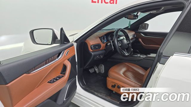 Maserati Levante 2017 — photo 10