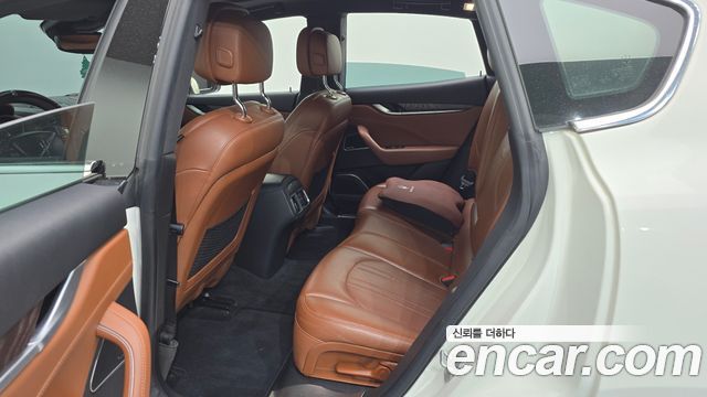 Maserati Levante 2017 — photo 11