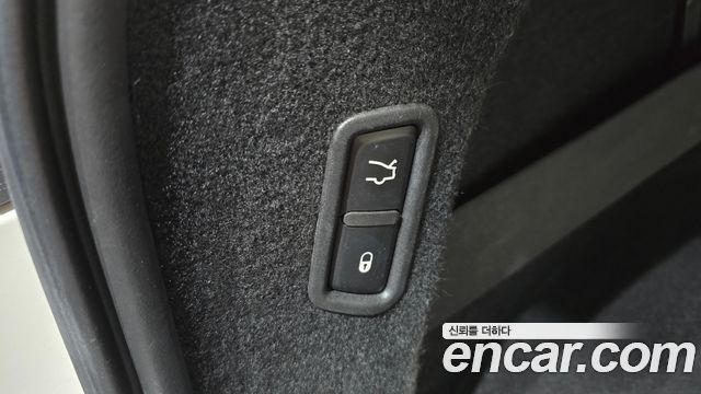 Maserati Levante 2017 — photo 20