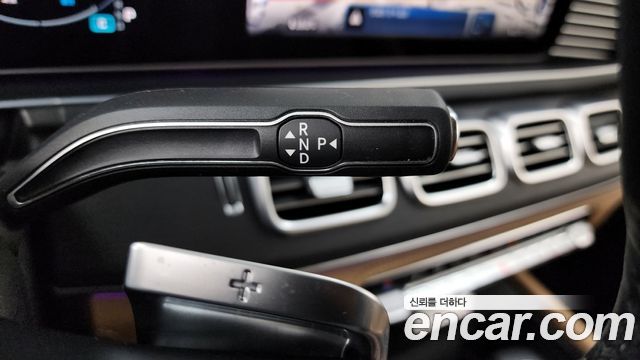 Mercedes-Benz GLE-Class 2025 — photo 12