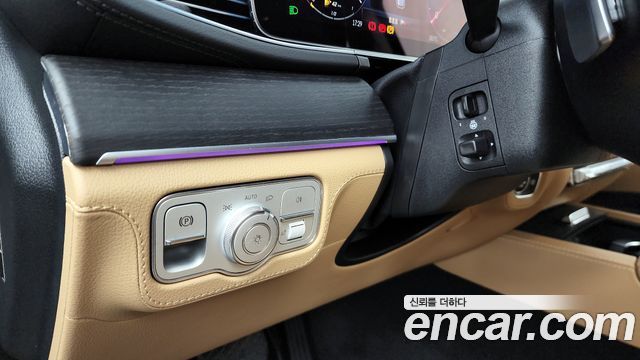 Mercedes-Benz GLE-Class 2025 — photo 22